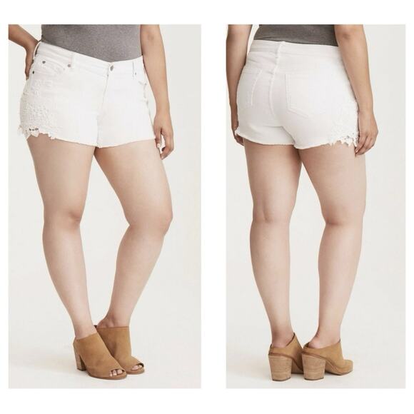 NWT Torrid Distressed White Denim Shorts W/ Crochet Lace Inset Sides Size 18 NEW - Picture 3 of 16